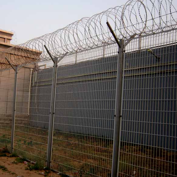 獄墻通道隔離網施工案例圖片1 獄墻通道隔離網施工案例圖片1