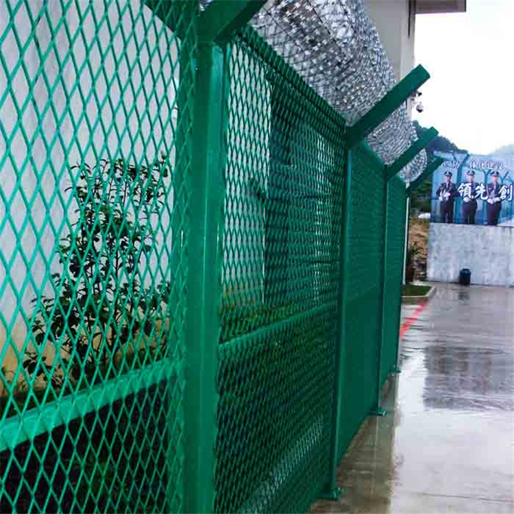 監(jiān)獄勞動改造區(qū)隔離網(wǎng)圖片3 監(jiān)獄勞動改造區(qū)隔離網(wǎng)圖片3