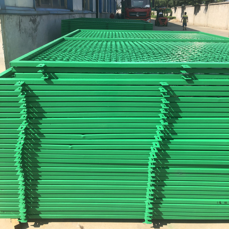 鋼板網(wǎng)防護(hù)柵欄圖片4 鋼板網(wǎng)防護(hù)柵欄圖片4