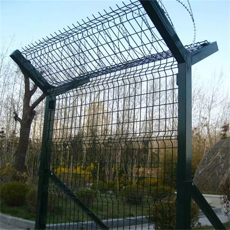 刺絲滾籠機(jī)場護(hù)欄圖片2 刺絲滾籠機(jī)場護(hù)欄圖片2