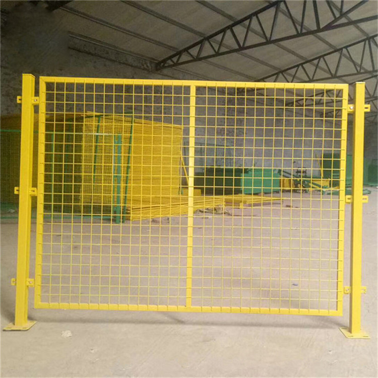 方孔車間隔離網(wǎng)柵欄圖片1 方孔車間隔離網(wǎng)柵欄圖片1