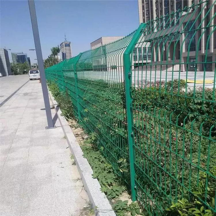 公路防攀爬護欄網圖片1 公路防攀爬護欄網圖片1