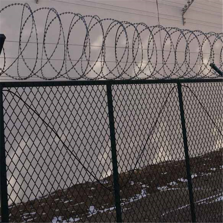 監(jiān)獄圍墻外側(cè)隔離網(wǎng)圖片4 監(jiān)獄圍墻外側(cè)隔離網(wǎng)圖片4