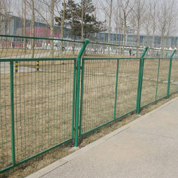 低碳鋼絲隔離網圖片4