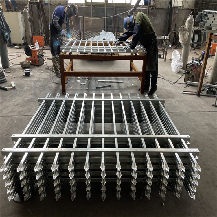 學(xué)校鐵藝圍欄圖片1 學(xué)校鐵藝圍欄圖片1