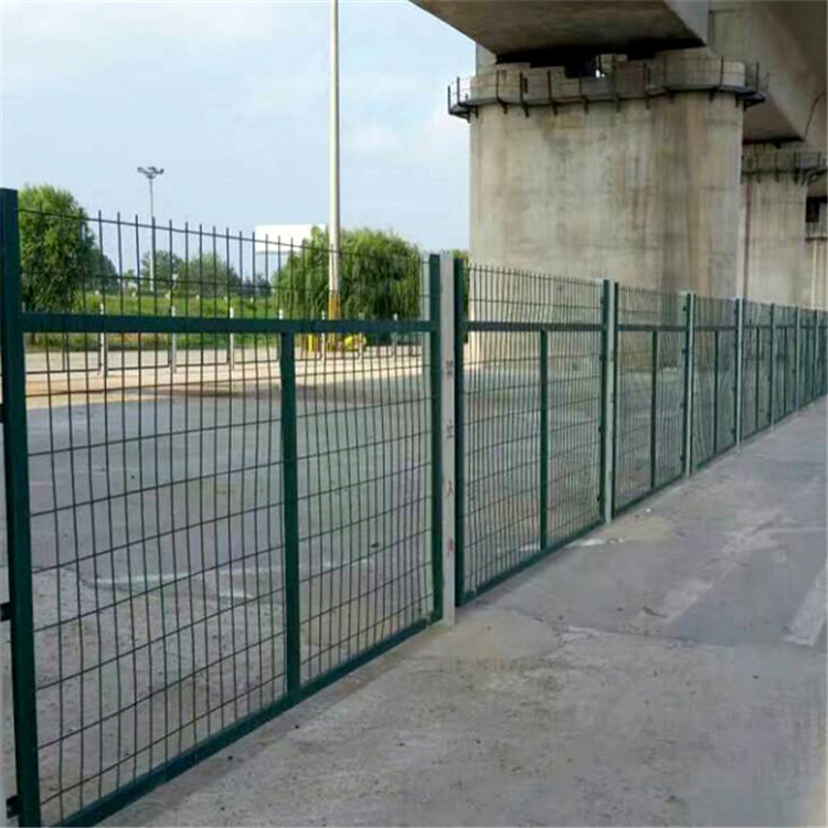 橋區(qū)金屬網(wǎng)片防護(hù)柵欄 圖片3 橋區(qū)金屬網(wǎng)片防護(hù)柵欄 圖片3