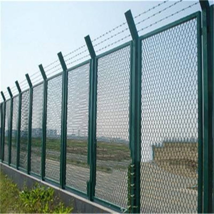 碼頭鐵絲網(wǎng)圍欄圖片3 碼頭鐵絲網(wǎng)圍欄圖片3