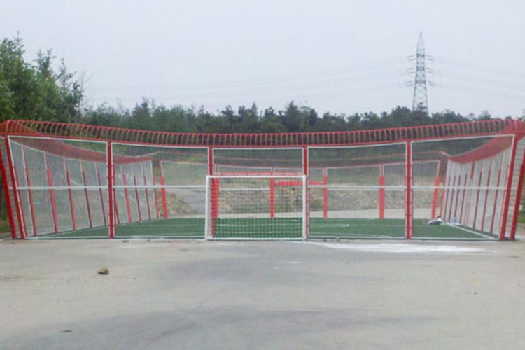 足球訓(xùn)練場(chǎng)圍網(wǎng)圖片4 足球訓(xùn)練場(chǎng)圍網(wǎng)圖片4
