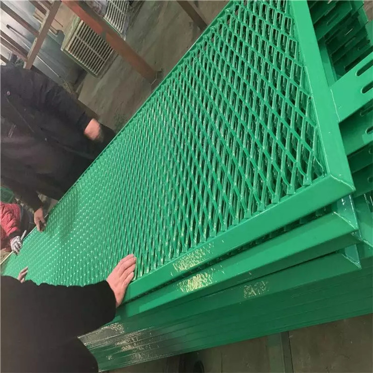 圍山鐵絲護欄網圖片4 圍山鐵絲護欄網圖片4