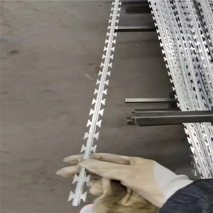 304不銹鋼刀片刺繩圖片2 304不銹鋼刀片刺繩圖片2