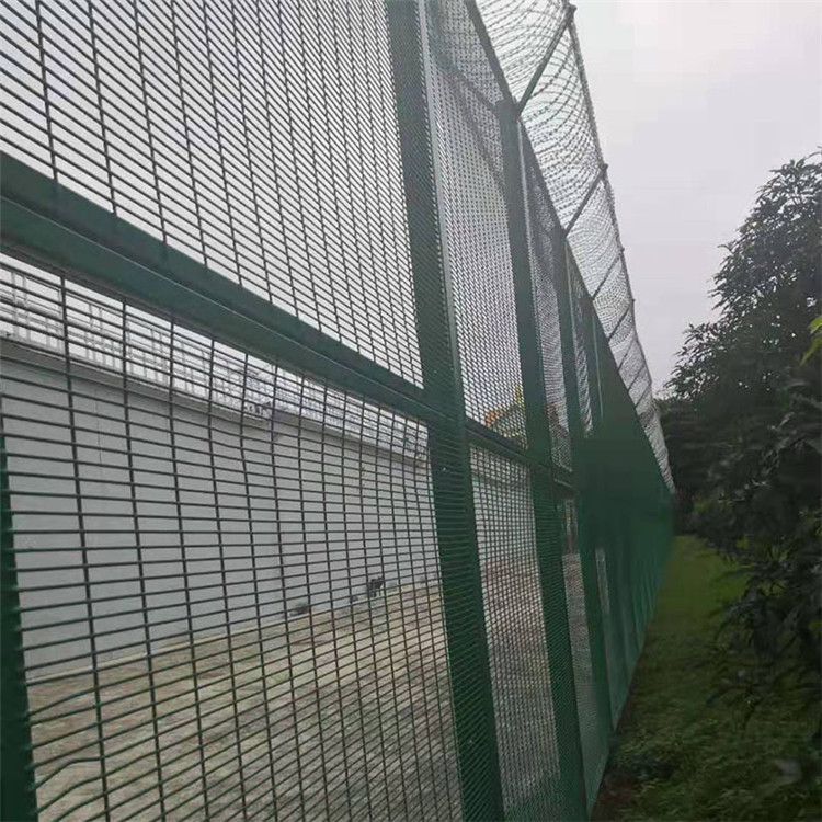 監獄圍墻隔離網圖片2 監獄圍墻隔離網圖片2